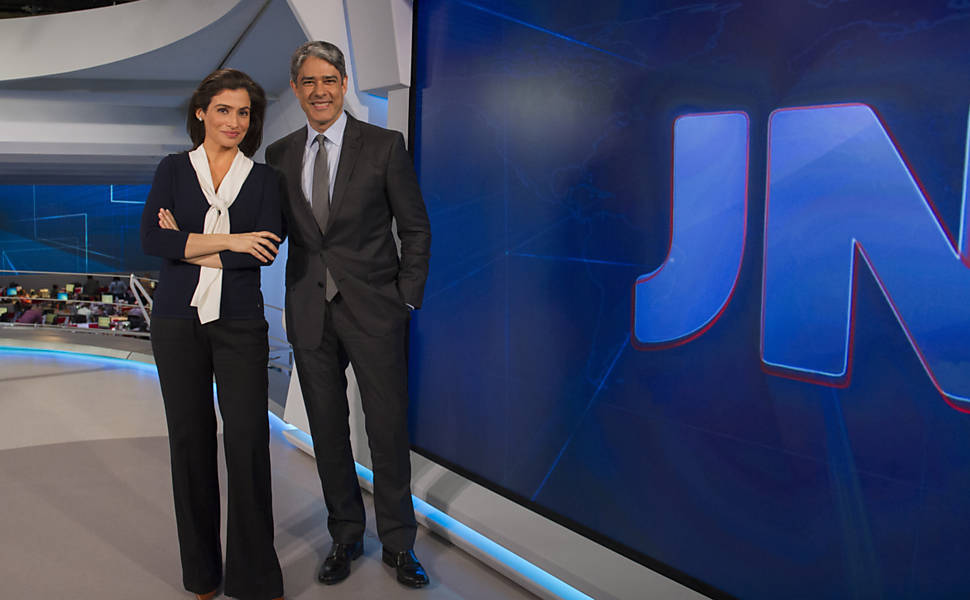 Renata Vasconcellos e William Bonner na bancada do "Jornal Nacional" (Foto: Globo/Reprodução)