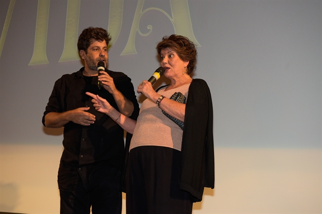 Pedro Vasconcelos e Elizabeth Jhin no lançamento de Espelho da Vida (Foto: Globo/Cesar Alves)