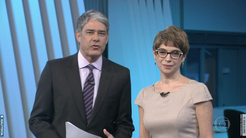 William Bonner e Renata na cobertura das eleições na Globo (Foto: Reprodução)