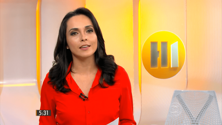 A jornalista globo Izabella Camargo no telejornal Hora Um (Foto: Reprodução/Globo)