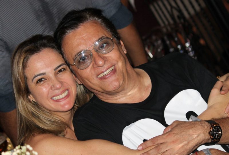 Cantor Nahim e a esposa Sandra Pandolfi