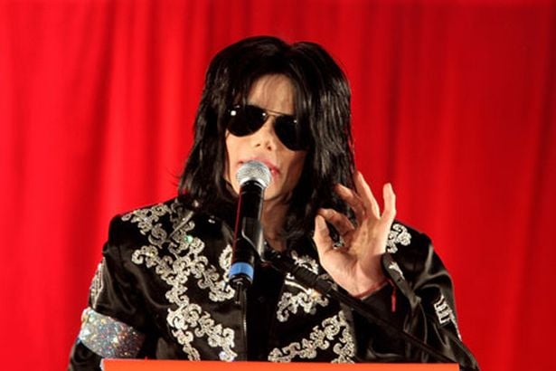 Michael Jackson estÃ¡ envolvido em acusaÃ§Ãµes de abuso sexual (Foto: ReproduÃ§Ã£o)