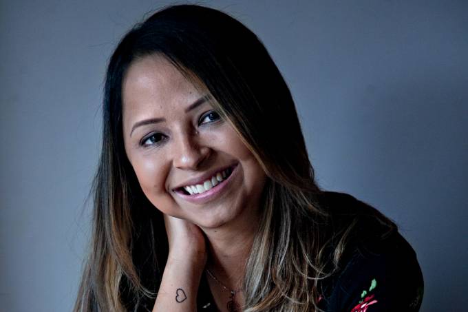 A jornalista Ana Michelle Soares voltou a falar de sua doença em entrevista para a Veja