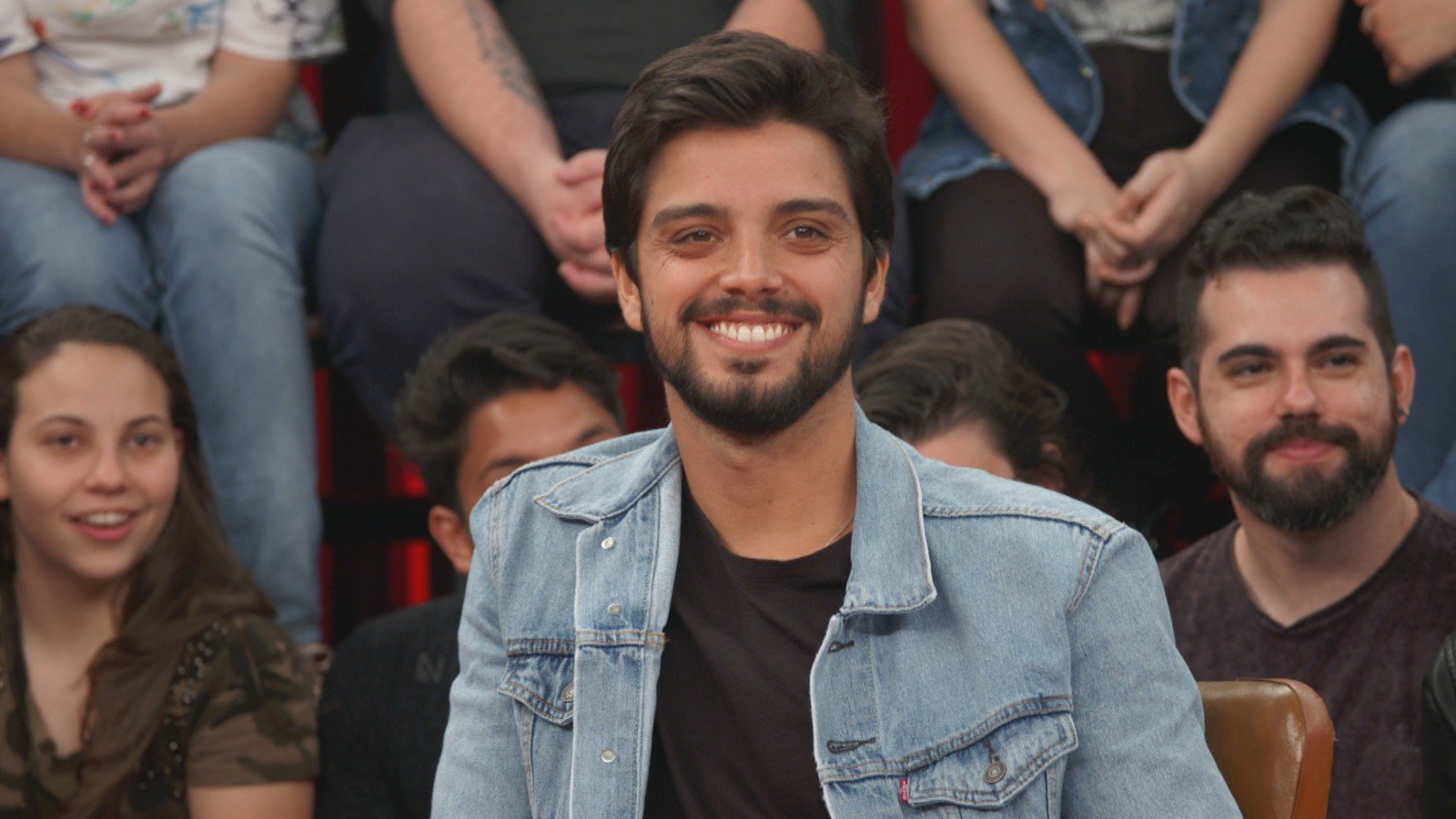 O ator Rodrigo Simas durante participação no programa Altas Horas (Foto: Reprodução)