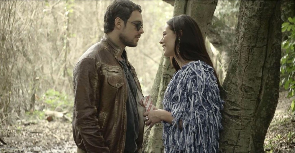 Paolla Oliveira e Sérgio Guizé interpretam um par romântico na novela A Dona do Pedaço, da Globo (Foto: Divulgação)