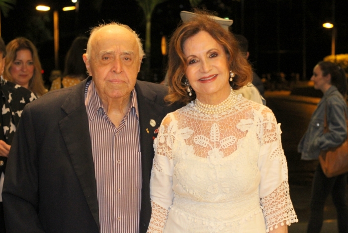 Os veteranos da Globo, Rosamaria Murtinho que atualmente está na novela A Dona do Pedaço e seu esposo Mauro Mendonça (Foto: AgNews)
