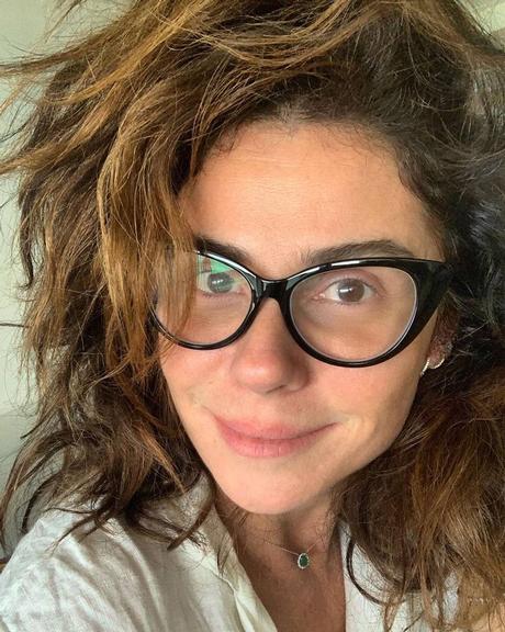 Giovanna Antonelli A atriz da Rede Globo surgiu de cara lavada e toda descabelada em rede social (Foto: Reprodução / Instagram)