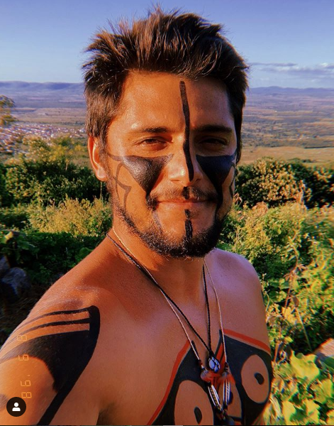 Bruno Gissoni com motivos indígenas (Foto: Reprodução/ Instagram)