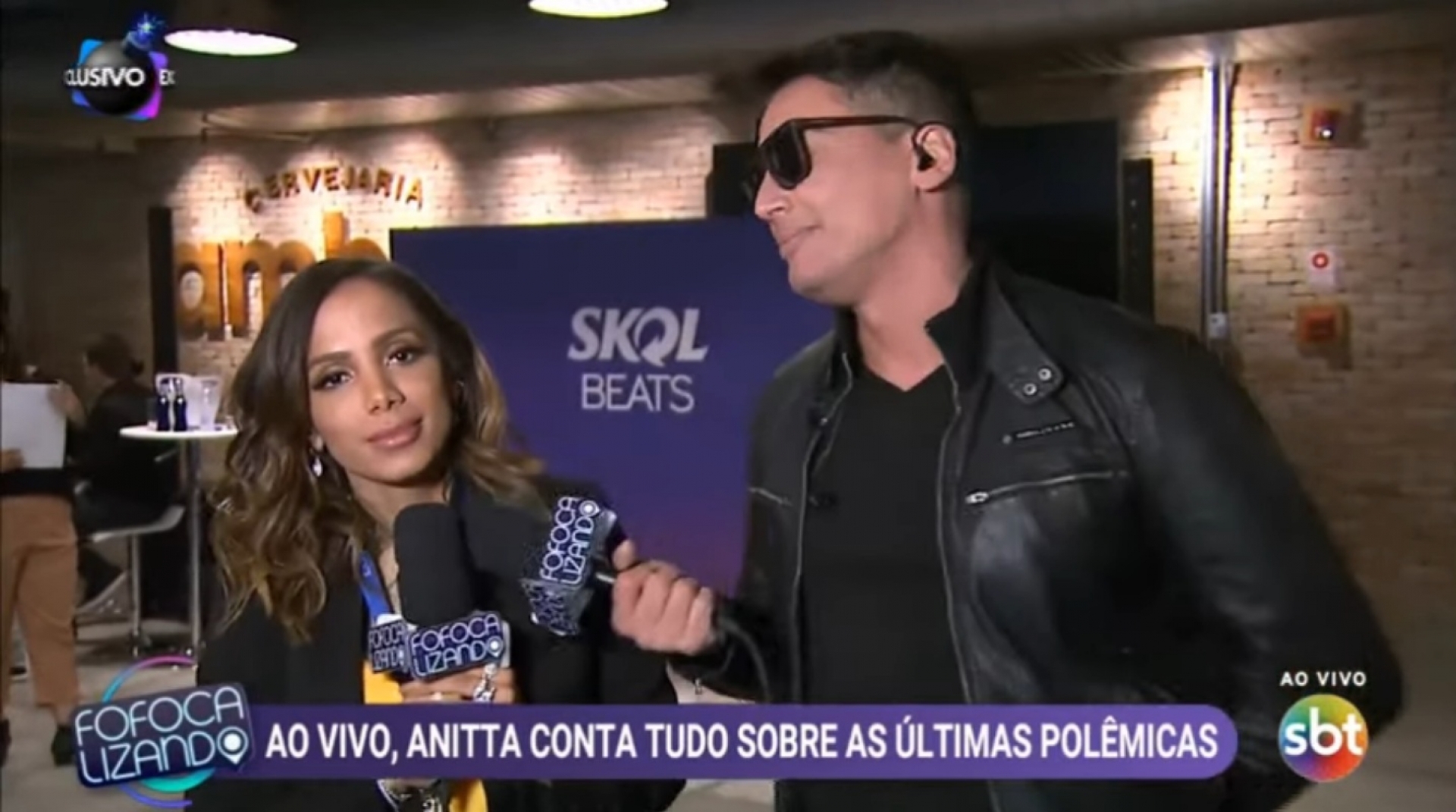 Léo Dias e Anitta durante entrevista para o Fofocalizando (Reprodução: SBT)
