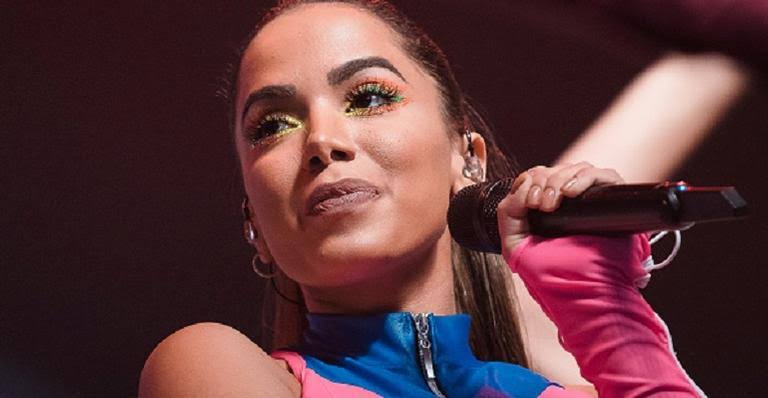 Anitta debochou do cantor da música Caneta Azul, Manoel Gomes (Foto: Reprodução) 