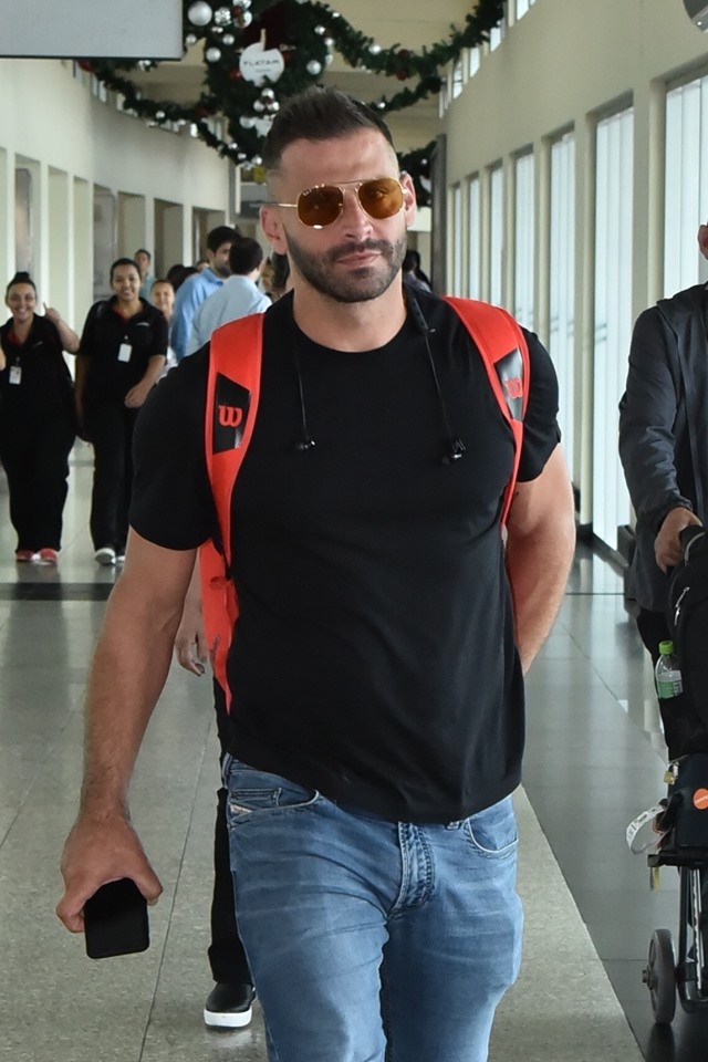 Henri Castelli no aeroporto de Congonhas em São Paulo (Foto: AGNews)