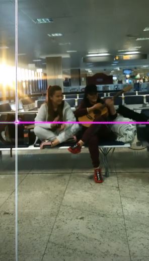 A famosa dupla sertaneja Maiara e Maraísa fez um show daqueles no aeroporto (Foto: Reprodução/Instagram)