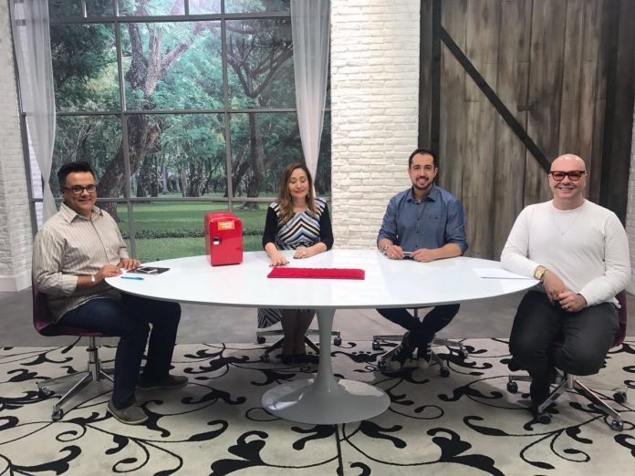 Sonia Abrão, Vladimir Alves, Thiago Rocha e Felipeh Campos na Roda da Fofoca (Foto: Divulgação/RedeTV!)