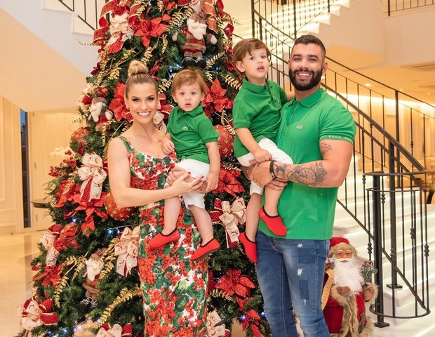 Gusttavo Lima com Andressa Suita e os filhos do casal (Foto: Reprodução/ Instagram)