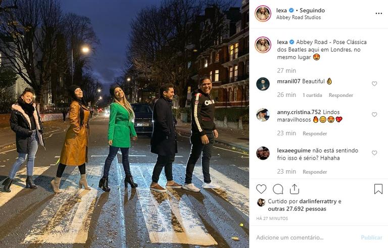 Lexa e sua equipe recriam foto famosa da banda The Beatles Instagram (Foto: Reprocução)