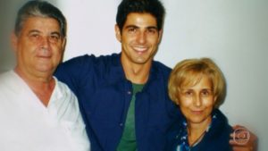 O ator Reynaldo Gianecchini com os pais (Imagem: arquivo pessoal / GShow)