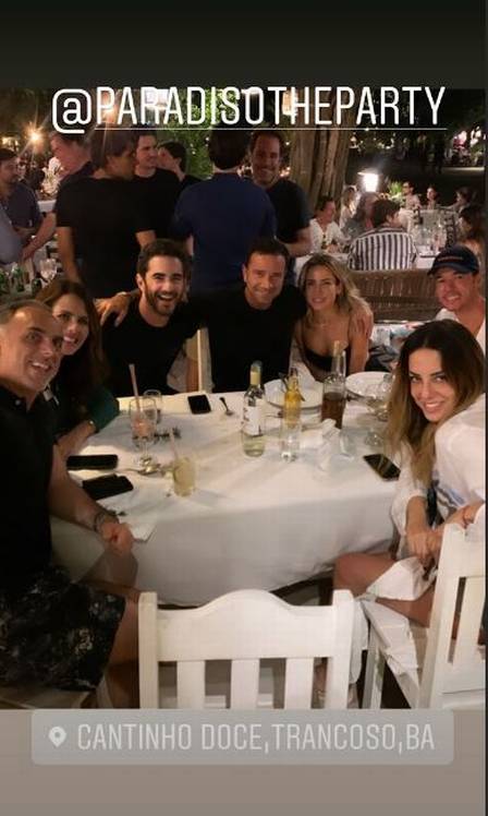 Luciana Gimenez ao lado de Anuar Tacach e amigos (Foto: Reprodução/ Instagram)