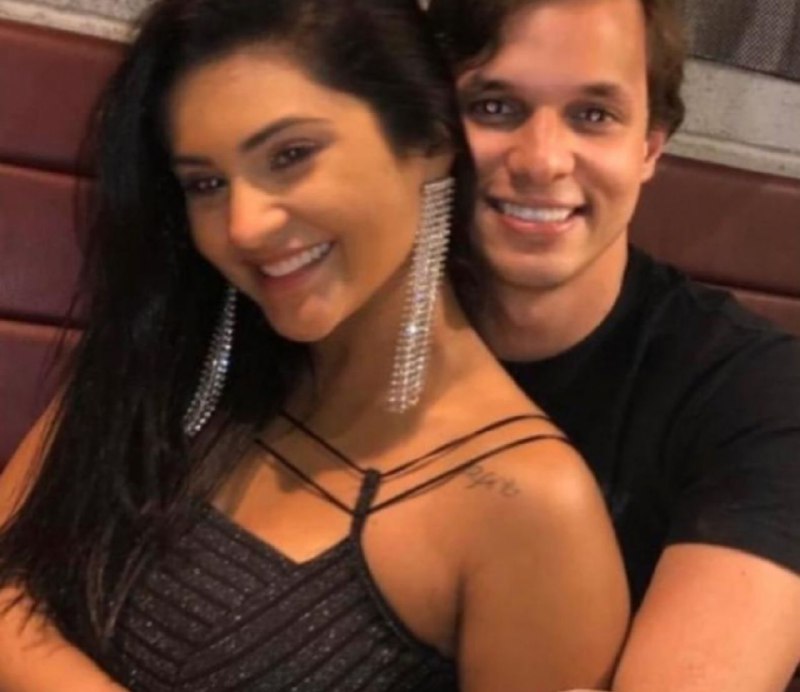 Mileide Mihaile e o novo namorado de 22 anos, Neto Santos (Foto: Reprodução)